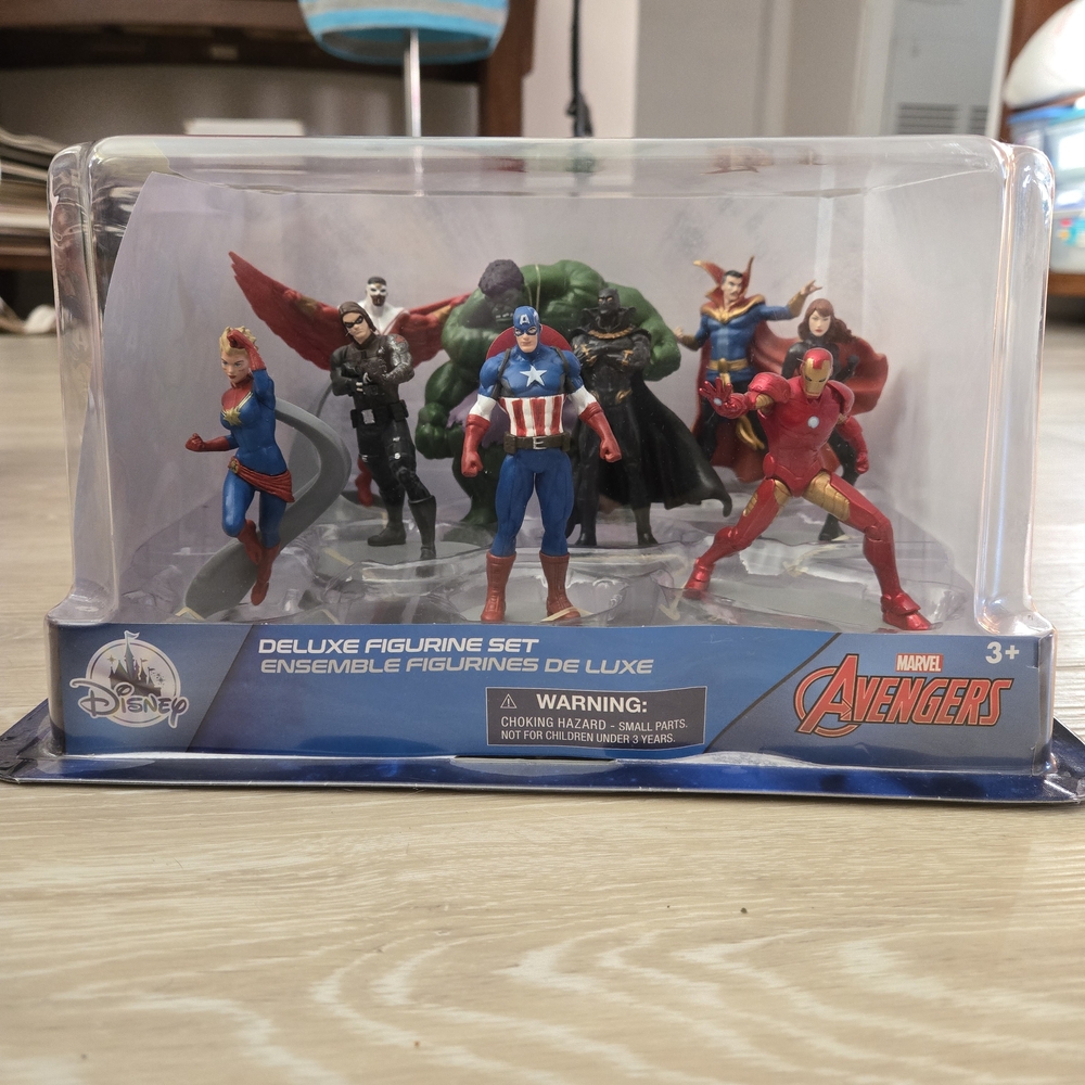 Marvel Avengers Deluxe Figurine Set - Red, Blue, Green, Black